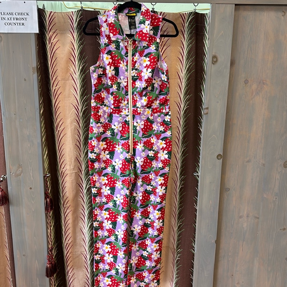 Nooworks Angelina Jumpsuit NWT Berries Print strawberry M